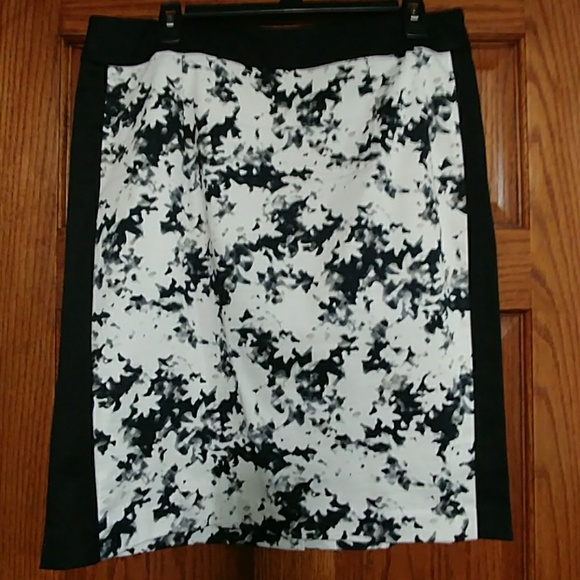 Apt. 9 Ladies Size 12 Skirt - Picture 1 of 5